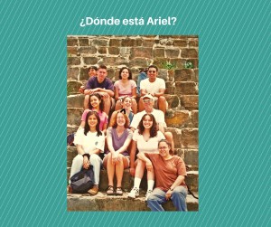 Ariel y el grupo en 1998 en un pirámide